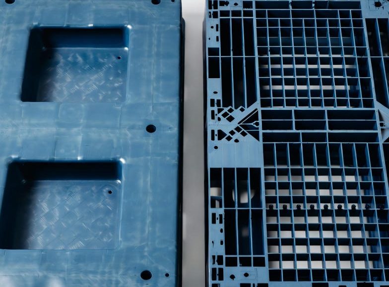 Differences Between Heavy Duty and Standard Plastic Pallets